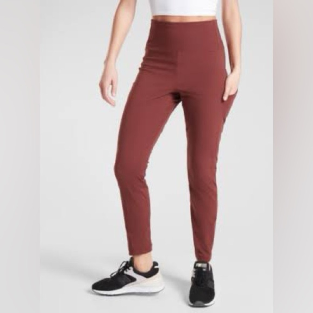 EUC Athleta Trekkie Hybrid crop tight
